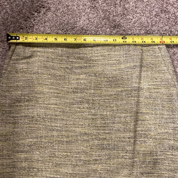 Vintage Ann Taylor Skirt (worn once) Size 8, Fine Italian Fabric w/pockets - Picture 2 of 10